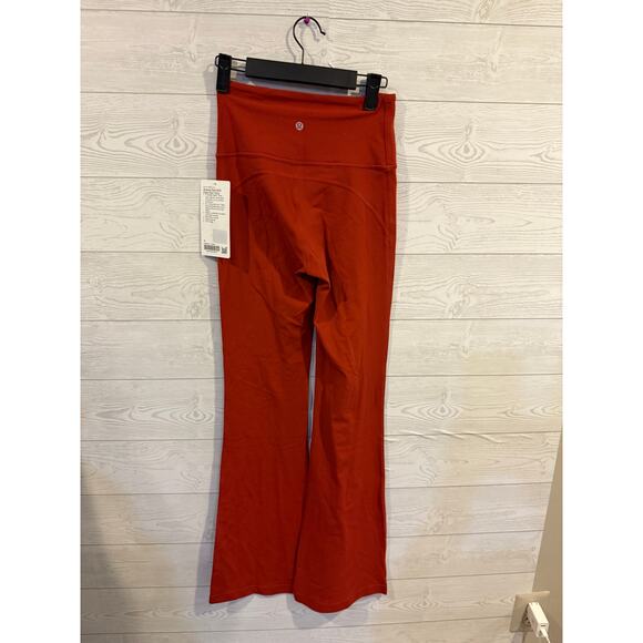 Lululemon NWT SZ 4 Groove Super-High-Rise Flared Pant in Cayenne - Picture 2 of 2